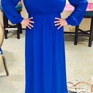Lulu’s royal blue long sleeve gown. Fitted elastic waist. Pre-owned.